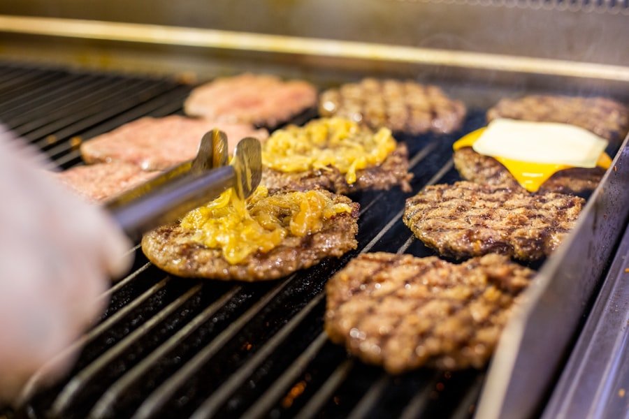 Photo cook burgers on foreman grill