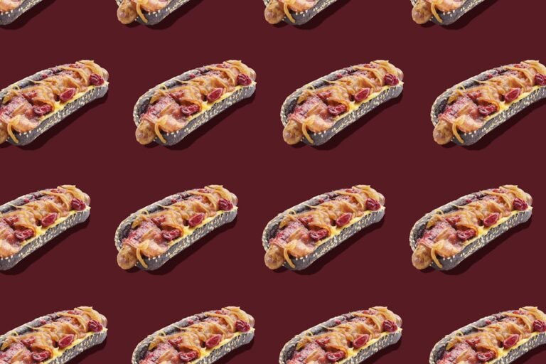 Photo bacon wrapped hot dogs