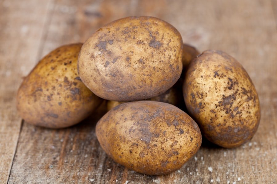 Photo grow yukon gold potatoes