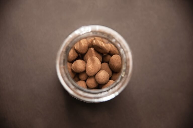 Photo peanuts containers