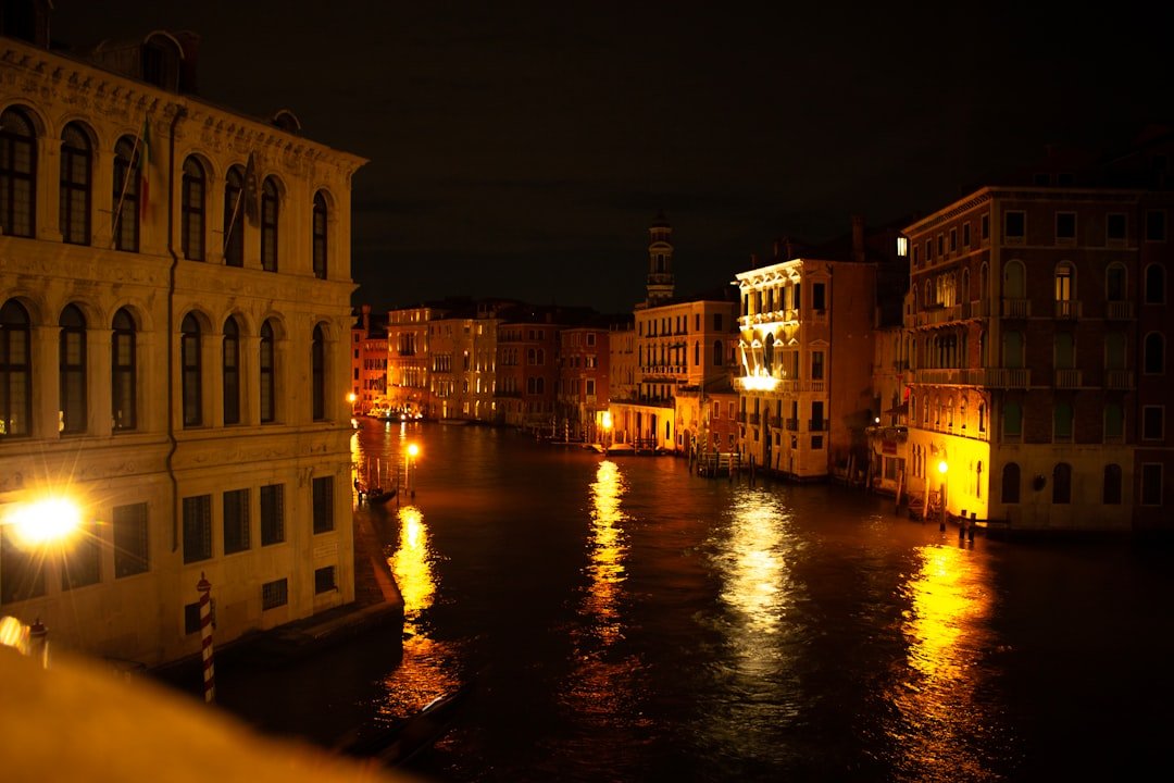 Photo venice safe at night