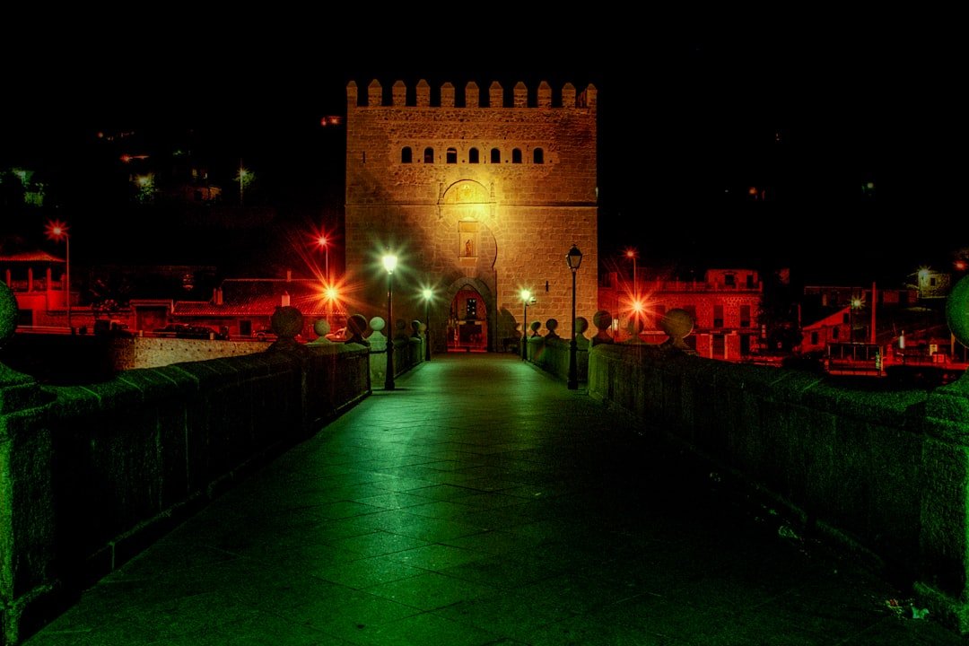 Photo lucca safe night