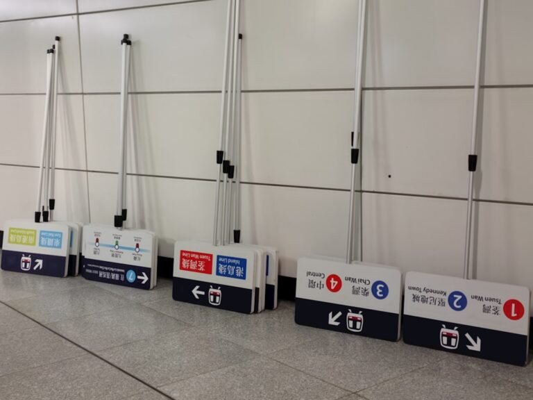 Photo luggage lockers