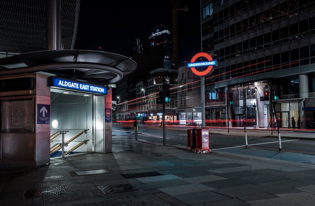 Photo Night Tube London Guide