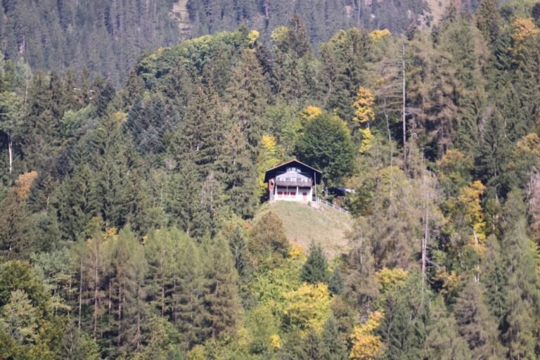 Photo Swiss mountain hut