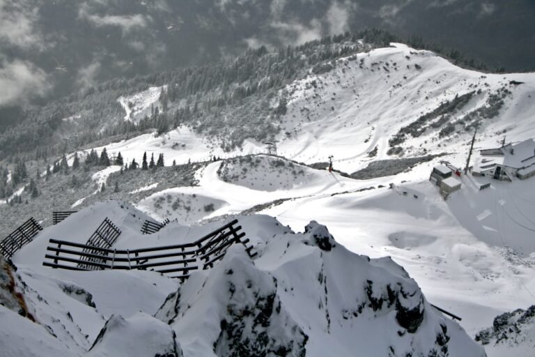 Photo snowshoeing Switzerland beginners