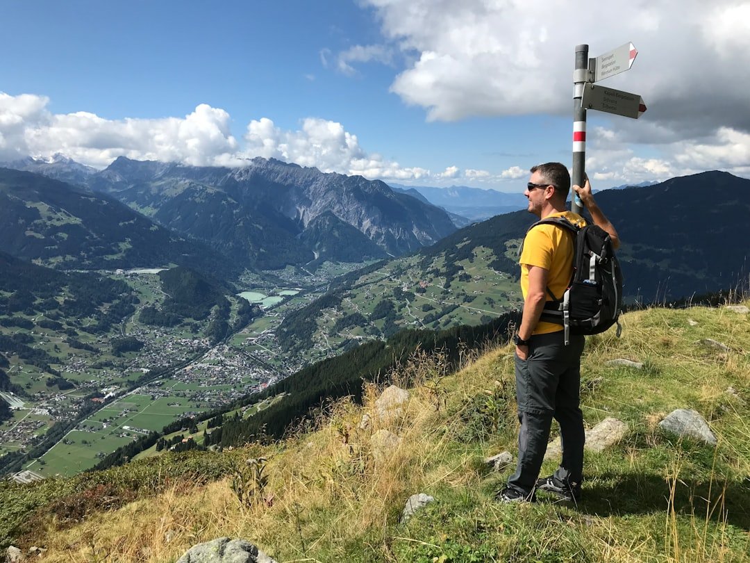 Photo Swiss Alps summer hiking guide