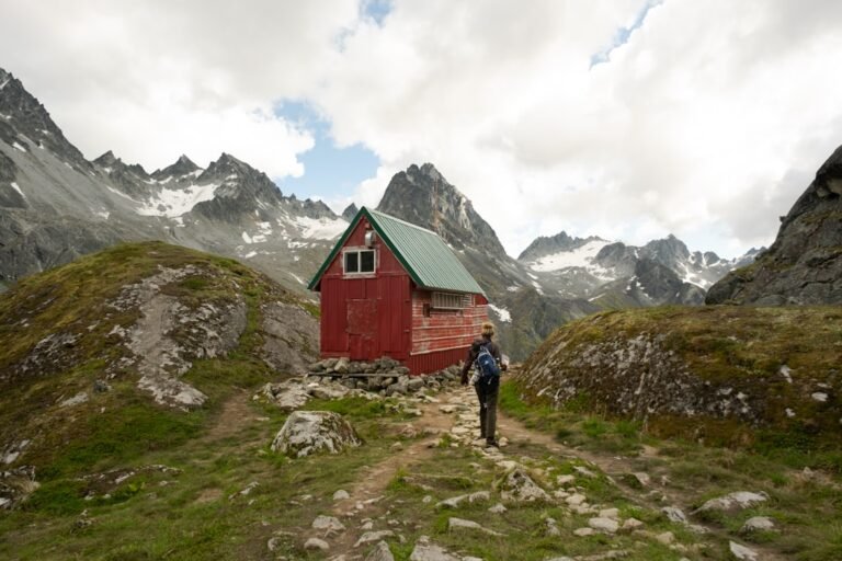 Photo mountain huts Switzerland booking