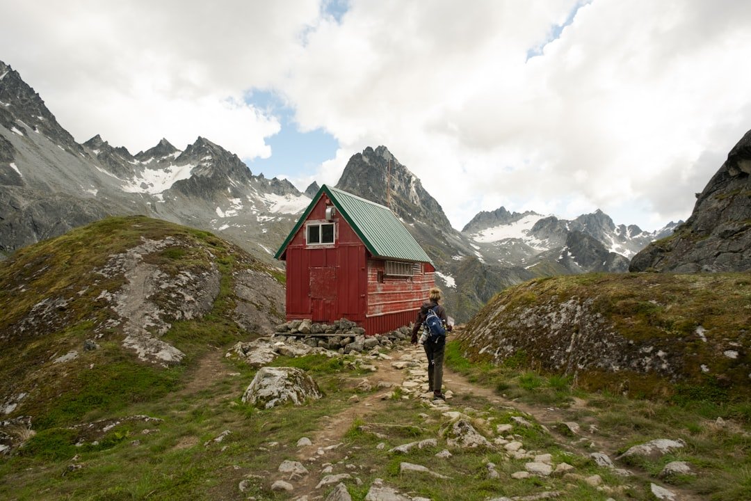 Photo mountain huts Switzerland booking